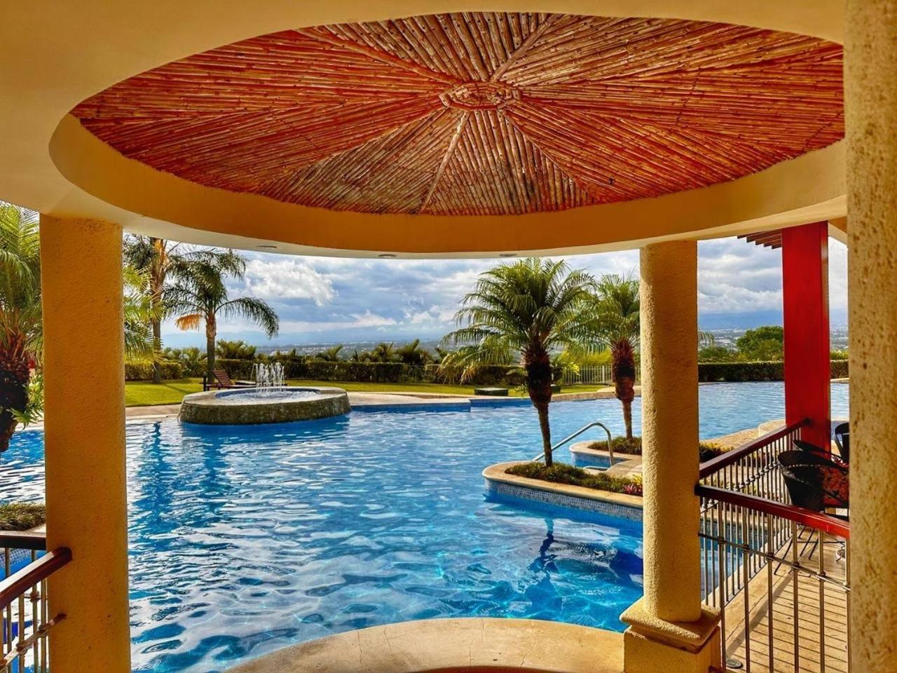 Cr Mariposa Rentals Comfortable Penthouse, Ac, Pool, Gym, Tennis Santa Ana  Exteriör bild